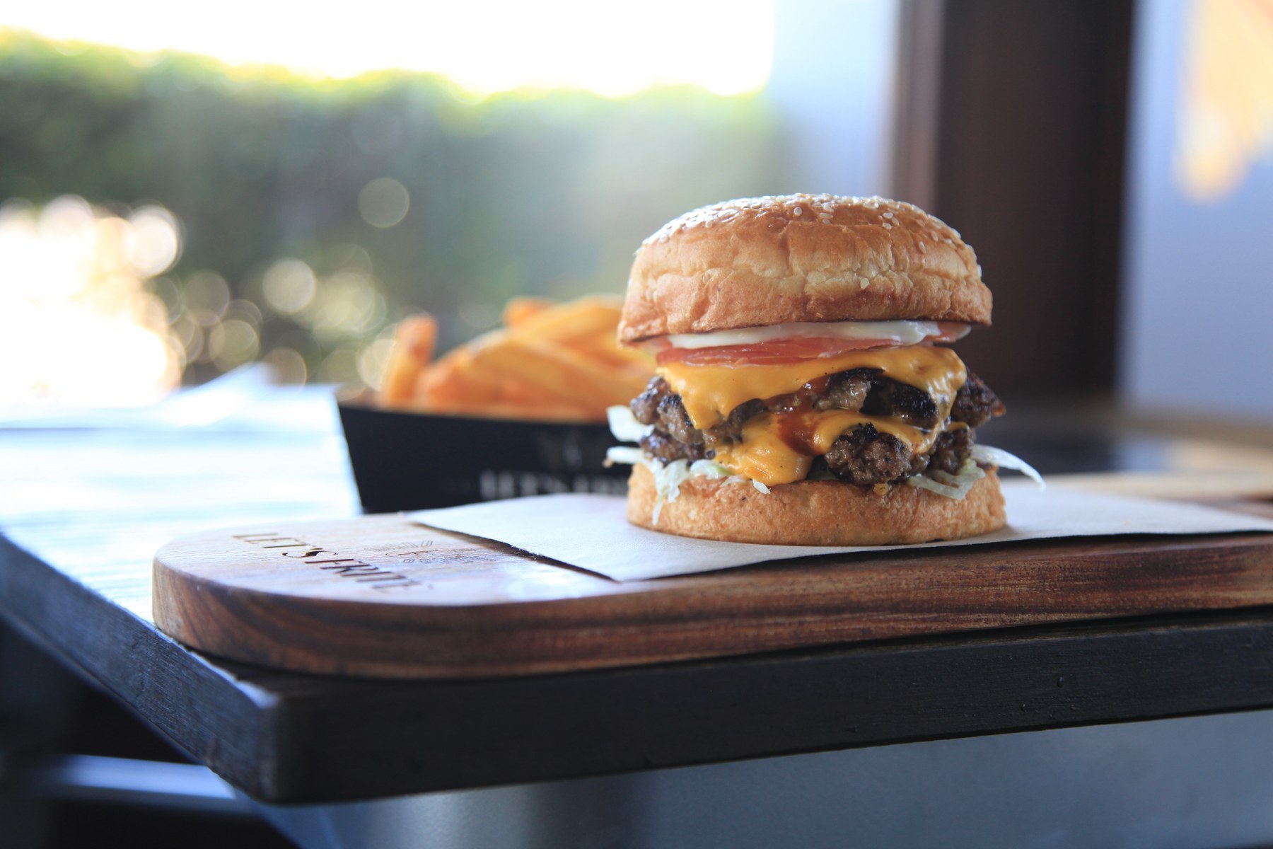 Table service at Let’s Frite